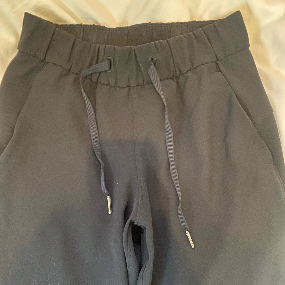 Lululemon size 2 straight leg crop jogger